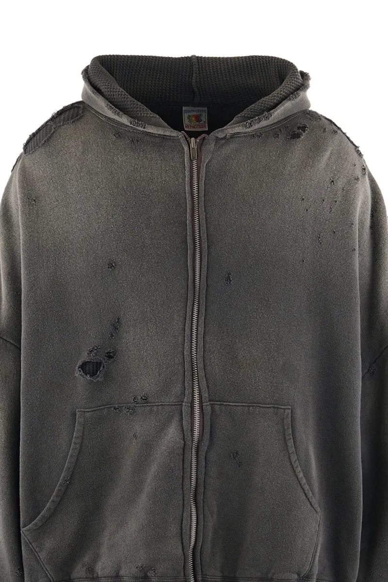 SAINT Mxxxxxx DBL FACE ZIP UP HOODIE/CHARCOAL Double-layer destroyed waffle zipper jacket, washed black S-XL, a style that has been used in the summer. After continuous fine polishing, it has finally been shipped. The finished product is simply a work of art. Super heavy washing to make the weather look old. Multiple water fades. Excessive manual wormhole damage processing. Deconstruction and reorganization embroidery technology. Custom-made zipper with LOGO. The color details of the zipper webbing are also correct. Original grade fruit main label and wash water label. Top purchasing grade. A layer of waffle fabric is added to the inner lining to make the overall texture stronger and increase the comfort and warmth of the wearer.